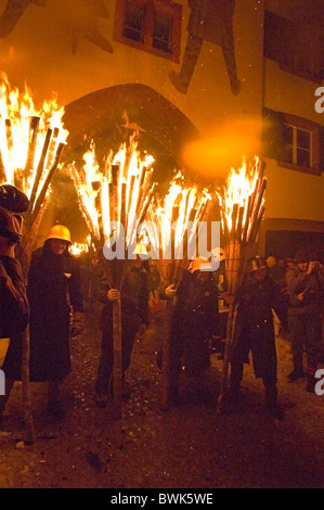 Liestal Bâle canton Suisse Europe paysages Chienbase en 2006 la nuit des flambeaux de nuit manches besoms fire Banque D'Images