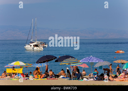 Plage de Giardini Naxos, à proximité de Taormina, province de Messine, Sicile, Italie, Europe Banque D'Images