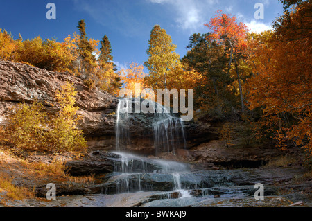 Beulach Ban Cascades paysage paysage d'automne automne forêt bois bois de l'automne rocher nat de l'eau Banque D'Images