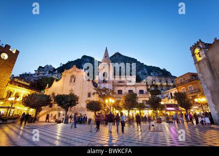 Place principale, la Piazza IX. Aprile, Taormina, Sicile, Italie Banque D'Images