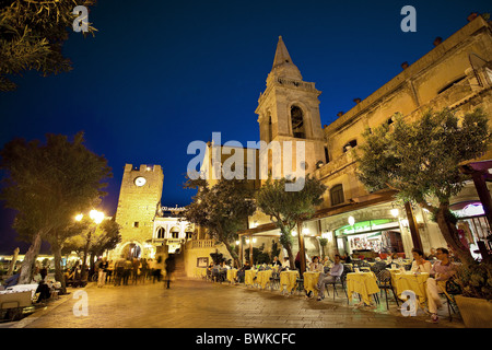 Place principale, la Piazza IX. Aprile, Taormina, Sicile, Italie Banque D'Images