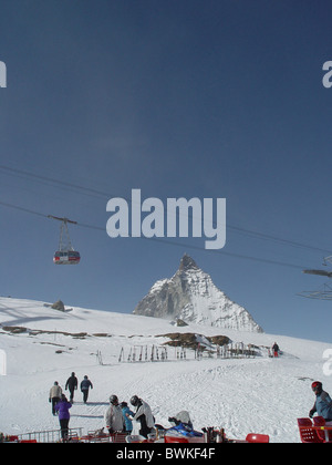 Câble d'antenne câble de transport ferroviaire Gare Kleinmatterhorn Matterhorn ski ski de piste ski sports d'hiver S Banque D'Images