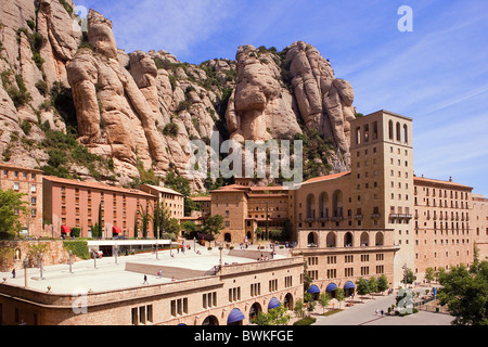 Espagne Europe Catalogne Montserrat cloître cloître bénédictin vue extérieure rock cliff christianisme religi Banque D'Images