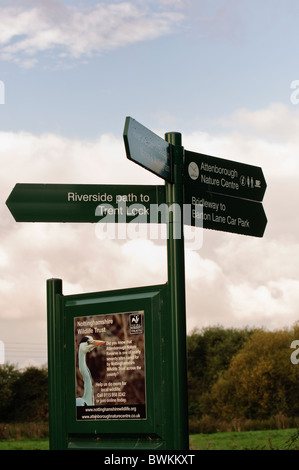 Panneau routier à Attenborough Nature Reserve, Nottingham Banque D'Images