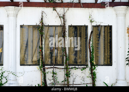Des plaques commémorant les morts - Kundasang War Memorial, Sabah Banque D'Images