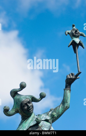 Le jester bronze statue à la Stratford upon Avon, Warwickshire, Royaume-Uni. Cette statue a été faite par James Butler R. A. en 1994. Banque D'Images