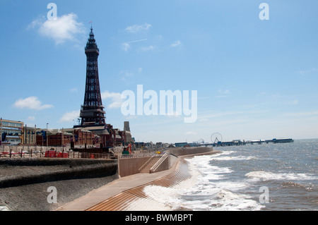 La célèbre Tour de Blackpool complexes sur la côte du Lancashire, dans le Nord de l'Angleterre Banque D'Images