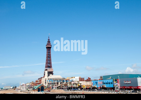 Vista de la promenade et la plage de Blackpool, sur la côte du Lancashire, dans le Nord de l'Angleterre Banque D'Images