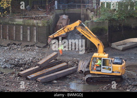 Les réparations à l'accès au seuil du verrouillage de la Tamise, Brentford Banque D'Images