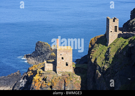 Les couronnes des mines d'étain à Botallack à Cornwall, UK Banque D'Images