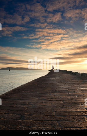 Coucher du soleil à Poolbeg Pier II. Banque D'Images