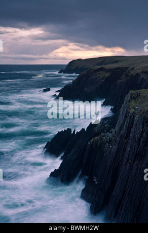 Les falaises de la baie de Bantry Banque D'Images