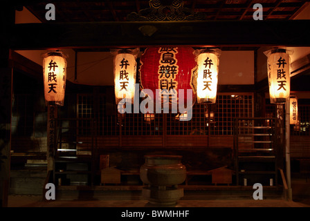 Vide d'Itsukushima sur l'île de Miyajima le soir après les touristes gauche, Préfecture de Hiroshima, Japon, Asie Banque D'Images