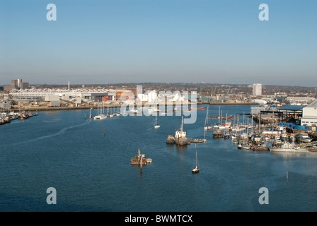 Avis de Southampton Itchen avec pont de bateaux sur l'eau Banque D'Images