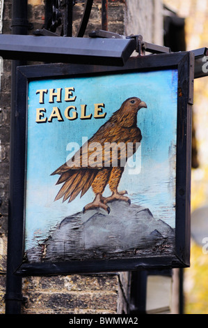 L'aigle enseigne de pub, Benet Street, Cambridge, England, UK Banque D'Images