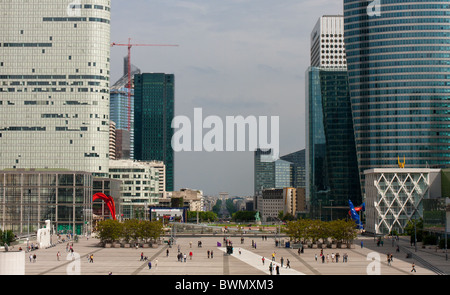 La Défense, Paris, France à l'Est, le long d'Esplanade du Général de Gaulle à partir de la Grande Arche Banque D'Images