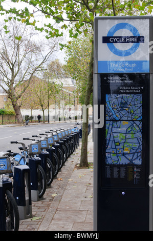 Une rangée de 'Boris Bikes' pour embaucher au quartier du sud de Londres Banque D'Images