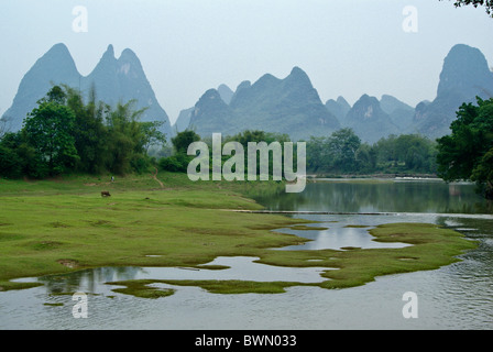 Montagnes karstiques et Li River à Fuli, Guangxi, Chine Banque D'Images