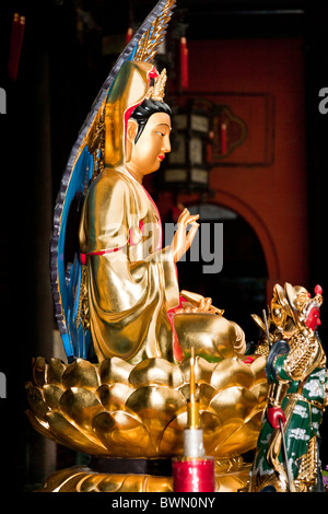 Un Bouddha en or, Temple Wenshu, Chengdu, province du Sichuan, Chine Banque D'Images