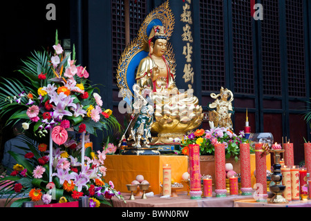 Un Bouddha en or, Temple Wenshu, Chengdu, province du Sichuan, Chine Banque D'Images