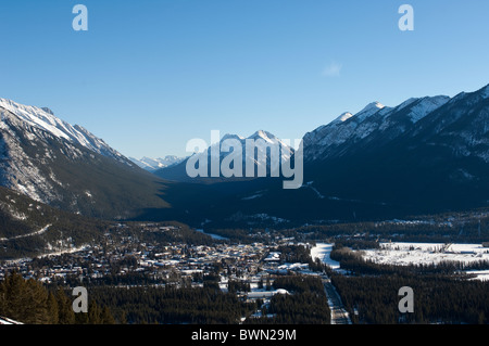 Alberta, Canada. Banff entouré par Canadian Rocky, parc national Banff. Banque D'Images