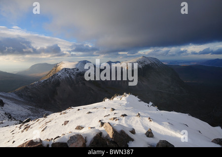 Vue de Spidean Coire Nan Clach sur Beinn Eighe vers Coinneach Mhor et Stac Ruadh Mor, Torridon, Wester Ross, Scotland Banque D'Images