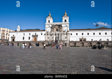 Église de San Francisco et Plaza de San Francisco, Centre historique, Quito, Équateur. Banque D'Images