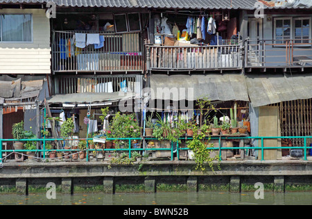 Asie Thailande Bangkok Citation Misere Simplement Loin Des Bidonvilles Ghetto Easts Maisons De L Eau Descendait Cottage Cottage Photo Stock Alamy