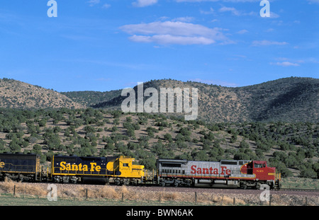 États-unis d'Amérique États-Unis Amérique du Santa Fe Railroad Arizona désert paysage train de marchandises train wagon Banque D'Images