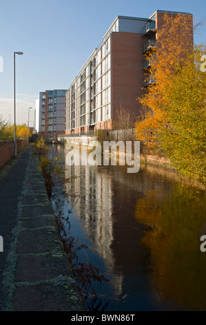 Appartement Quai en verre de bloquer par le canal de Rochdale, 4Rs Salford-manchester, Manchester, Angleterre, RU Banque D'Images