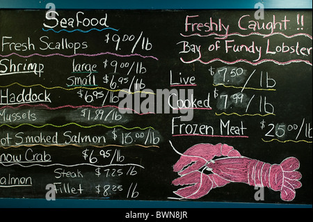 Homard à vendre à Alma, au Nouveau-Brunswick, dans les Maritimes, au Canada. Banque D'Images