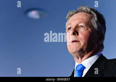 Peter Robinson, chef de parti, parti DUP Conférence. 27/11/2010 BELFAST Banque D'Images