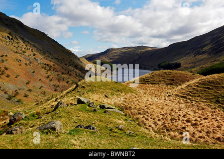 Surplombant et Mardale Haweswater de Nan Bield passent dans le Lake District, Cumbria. Banque D'Images