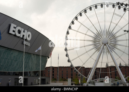 Echo Arena Liverpool et volant Banque D'Images