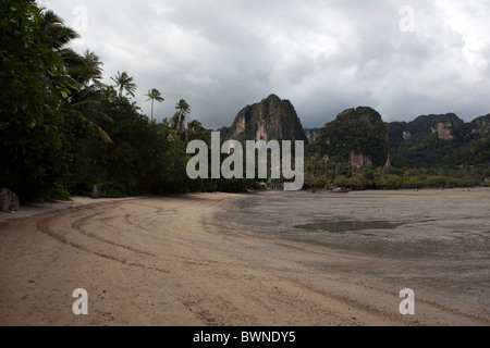 Une vue sur East Railay à Railay, Thaïlande Banque D'Images