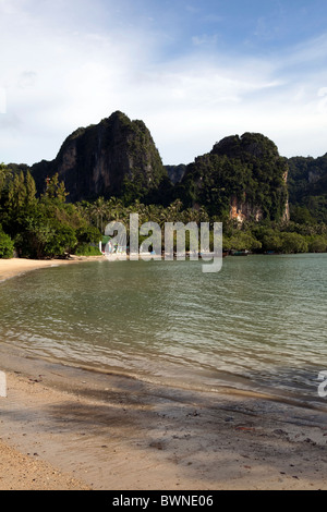 Une vue sur East Railay à Railay, Thaïlande Banque D'Images