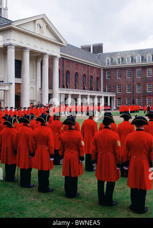 Chelsea retraités au cours de la Journée du Fondateur Parade à l'Hôpital Royal de Chelsea. Banque D'Images