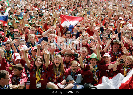 Encourager les scouts comme ils assister à l'ouverture du 21e Jamboree Scout Mondial à Hylands Park Banque D'Images