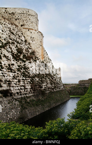 L'intérieur de douves Crac du Chevalier château ( château des chevaliers) dans le gouvernorat de Homs, en Syrie. Banque D'Images