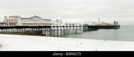 Le Palace Pier de Brighton, au cœur de l'hiver Banque D'Images