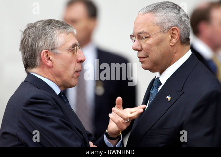 Le Secrétaire britannique des affaires étrangères, M. Jack Straw Rt MP parle avec Colin Powell, secrétaire d'État des États-Unis en Grande-Bretagne Banque D'Images