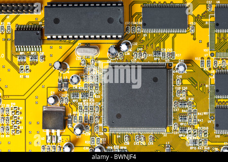 Un gros plan de l'arrière d'une carte de circuit imprimé, également connu sous le nom d'une carte mère. Banque D'Images