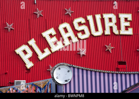 En néon à Skegness Lincolnshire, Pleasure Beach Coast, UK Octobre 2010 Banque D'Images