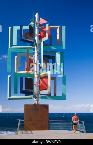 Wind Mobile sculpture de l'artiste local noté sur le Cesar Manrique en bord de Las Canteras à Las Palmas. À La Puntilla. Banque D'Images