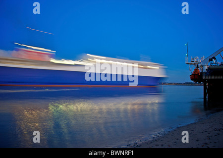 Ferry RoRo entre dans le port de Fleetwood, lancashire, UK Banque D'Images