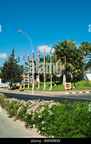 L'une des rue centre d'Agia-Napa ville, de Chypre, de l'Europe. Banque D'Images