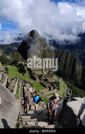 Voir sur le site du Machu Picchu Tôt le matin. La cité perdue des Incas est situé près de Cusco, Pérou. Banque D'Images