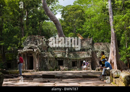 Ruines de site archéologique, Ta Prohm temple, Angkor, Site du patrimoine mondial de l'UNESCO, le Cambodge, l'Indochine, l'Asie du Sud-Est, Asie Banque D'Images