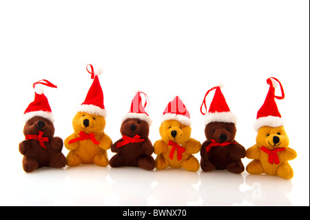 Une ligne peu d'ours de Noël avec santa claus hat Banque D'Images