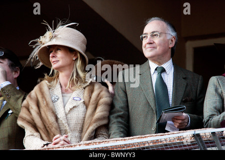 L'ancien chef conservateur Michael Howard et sa femme Sandra Howard à Cheltenham, UK Courses Banque D'Images